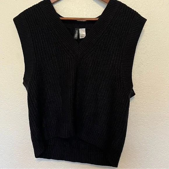 H&M Divided Black Knit Sleeveless V-Neck Wide Cut Sweater Vest Size Medium - Picture 6 of 14